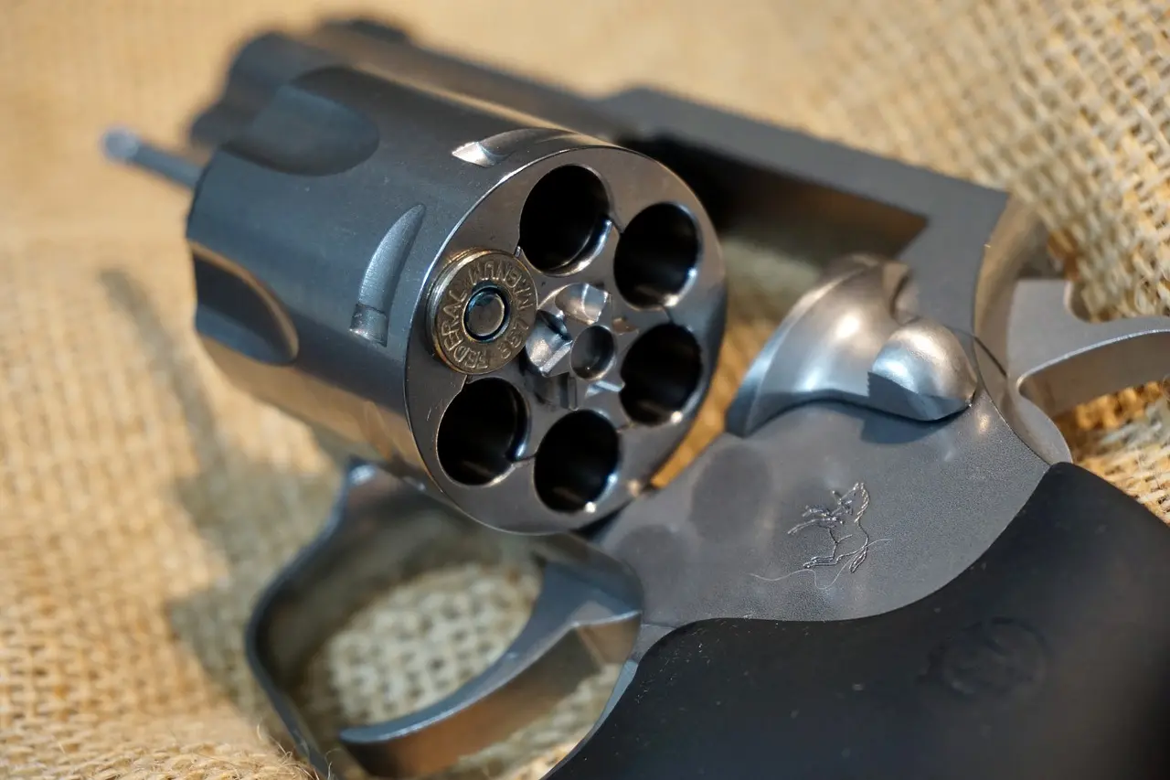 Qual o alcance de um tiro de revólver .22? Descubra o verdadeiro poder desse calibre! 1 revolver 22 alcance